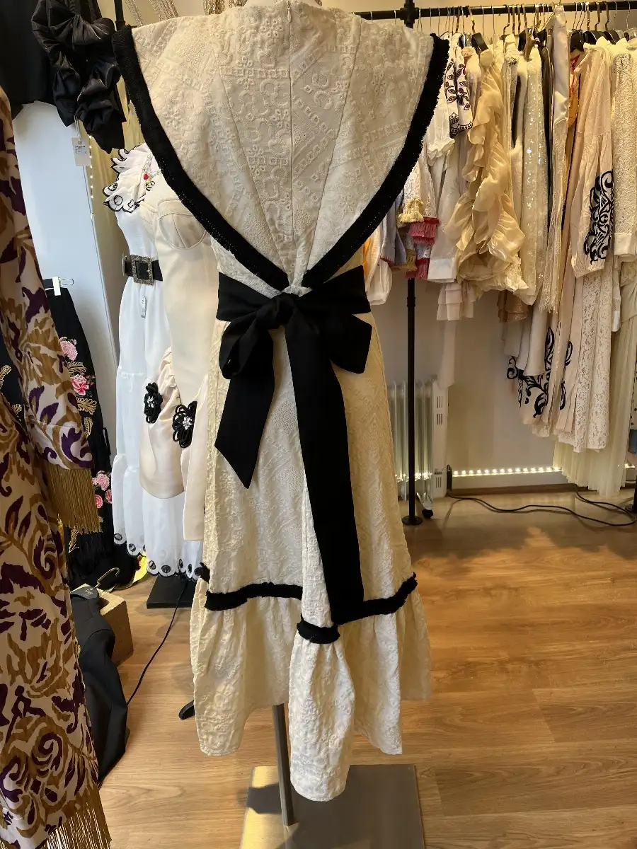 Robe chic élégante cintré à la taille